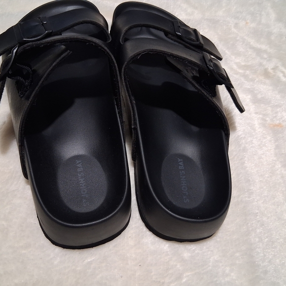 St. John's Bay Black Men's Sandals - Picture 5 of 6